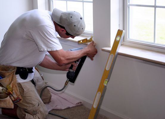 Pose d'un appui de fenêtre intérieur