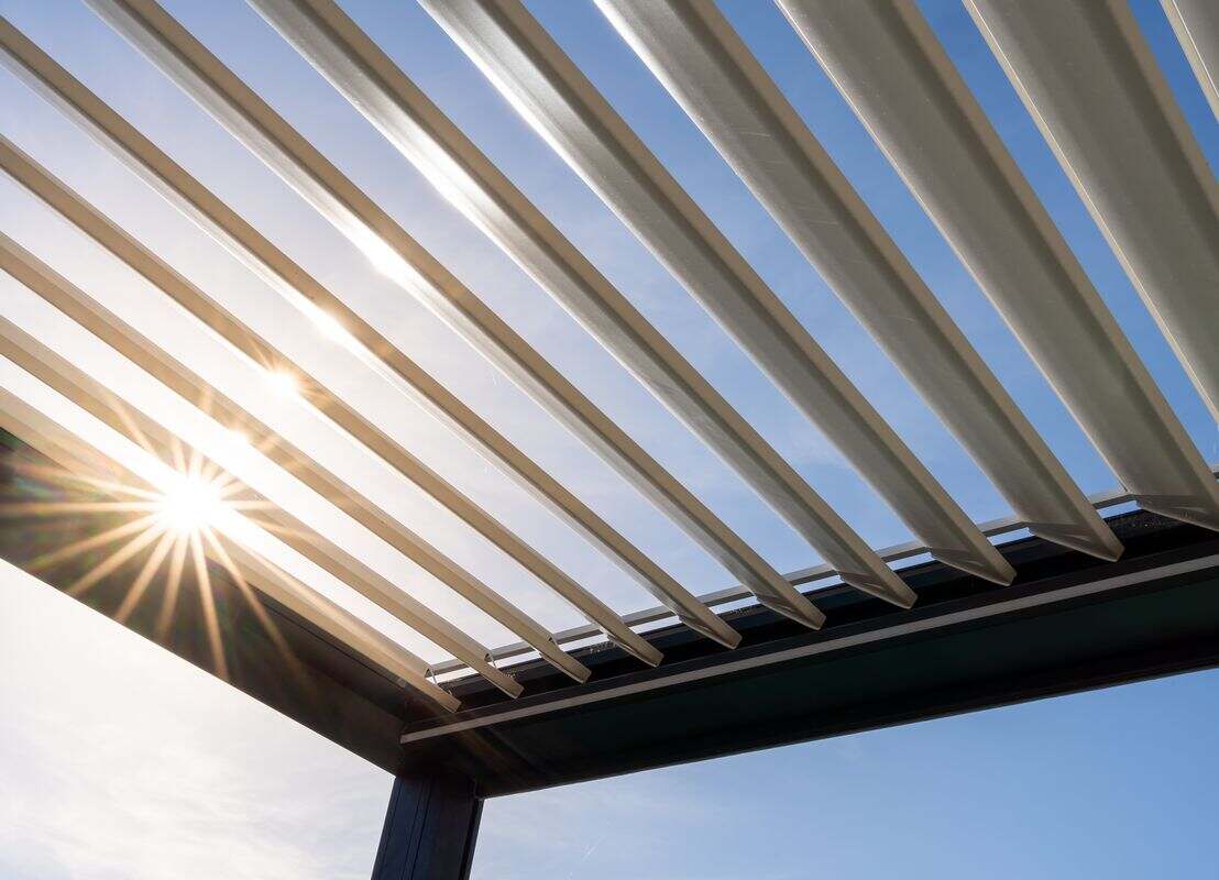 Lames ouvertes de pergola bioclimatique